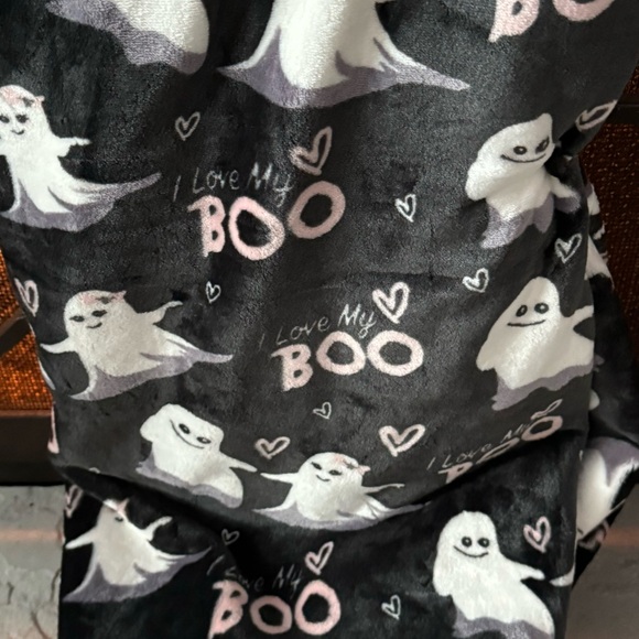 BLACK HALLOWEEN PLUSH THROW BLANKET W/ LOVE GHOSTS “YOU’RE MY BOO” NEW - Picture 3 of 9